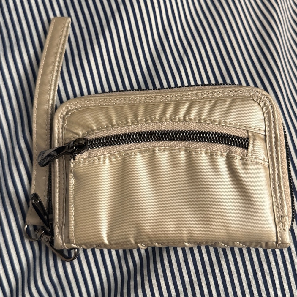 NWOT!! Lug Rodeo - Legacy Collection in Metallic Champagne!!! - Picture 2 of 3